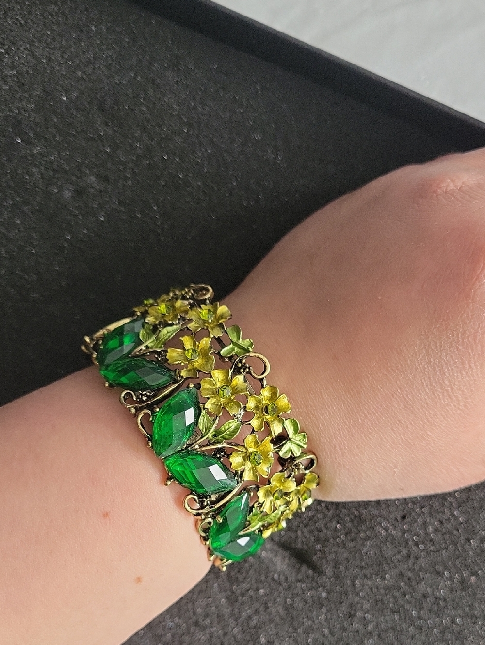NWOT Green Austrian Crystal Cuff